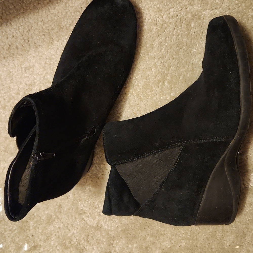 Clarks Boots Size 10 Black Suede Ankle Bootie